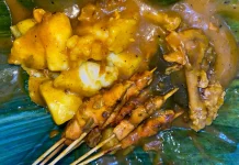 Cuaca Hujan, Sate Padang Jadi Obat Rindu