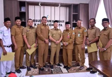 Bupati Safwandi Serahkan SK Plt Lima Pejabat Pemkab Aceh Jaya