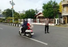 Personel Polres Aceh Selatan Pengaturan Lalu Lintas Jalan Raya