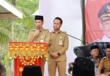 Berkantor Sehari di Bubon, Bupati Tarmizi Minta Warga Tidak Buang Sampah ke Sungai