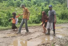 masyarakat Beutong keluhkan jalan paska banjir yang berlumpur