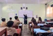 English Club Hidupkan Seni Retorika dan Debat lewat Isu Sensitif