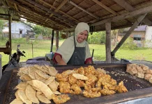 Gorengan Kak Misna Maju karena Konsisten