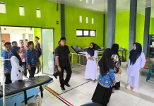 Bupati Simeulue Kunjungi UPTD Puskesmas Teupah Selatan, Pastikan Pelayanan Berja