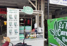 Cuaca Siang Sangat Panas, Dagangan Es Teh Laku Keras