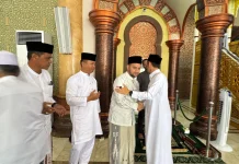 Bupati Tarmizi shalat Idul Adha di Masjid Agung  Baitul Makmur