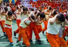 . Cara Melindungi Anak saat Terjadi Bencana Alam