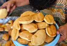 Bolu Bhoi Ikan Kue Paling Diburu saat Lebaran