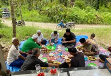 Kehangatan Makan Lesehan di Hari Raya Kurban