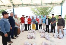 Universitas Teuku Umar Bagikan 560 Paket Kurban untuk Civitas Akademika dan Warga