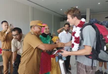 Wakil Bupati Simeulue Sambut Kedatangan 50 Wisatawan Mancanegara