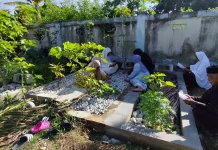 Idul Adha Tak Lepas Dari Ziarah Makam Orang Tua