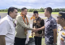 Bupati Simeulue Sambut Kedatangan Kepala BNN Provinsi Aceh di Bandara Lasikin