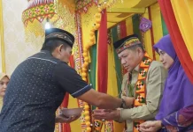Bupati Simeulue Peusijuek Kepala BNN Aceh Perkuat Sinergi P4GN