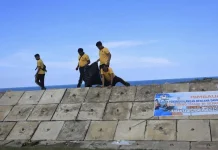 Sambut HUT Bhayangkara, Satreskrim Polres Aceh Barat Bersih Pantai