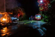 Diduga Korsleting Listrik, Kios Kelontong dan Rumah Warga  Ludes Terbakar