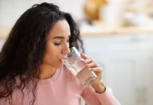 Manfaat Minum Air Putih saat Bangun Tidur untuk Menjaga Kesehatan Tubuh