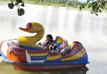 Musim Libur Sekolah, Wahana Bebek Dayung Jadi Rebutan