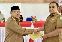 Wakil Bupati Simeulue Serahkan SK Plt Camat Simeulue tengah