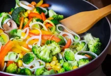 Cara Memasak Sayur yang Tepat agar Nutrisi Tidak Hilang