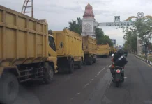Mobil Antrian BBM dijembatan besi meureubo kembali ngantri minyak