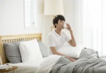 Mengapa Minum Air Putih setelah Bangun Tidur Baik untuk Tubuh?