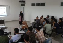 Julia Rizki Tantangan Mengajar Bahasa Inggris di Era AI