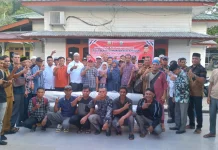 Hendri Muliana Salurkan Ribuan Meter Karpet Sajadah untuk 29 Masjid di Simeulue