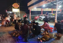 Banjir Durian, Lapak Durian Pinggir Jalan Diserbu Pembeli