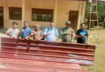 Material Seng Bekas SDN Bawan Diserahkan untuk Kegiatan Sosial Masyarakat