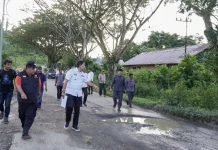 Bupati Simeulue Tinjau Jalan Akses Pelabuhan Kolok Perbaikan Dimulai Tahun Ini