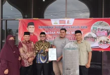 Hendri Muliana Salurkan 1500 Meter Karpet Sajadah untuk 25 Masjid di Nagan Raya