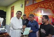 Bupati Simeulue Serahkan 226 Sertifikat Tanah Bagi Warga Transmigrasi