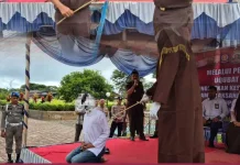 Kejari Simeulue Eksekusi Cambuk Dua Terpidana Pelanggar Hukum Jinayat