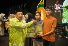 Bupati TRK Serahkan Penghargaan kepada 22 Perusahaan