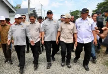 Wagub Aceh dan Komisi VI DPR RI Tinjau Huntara Korban Bencana