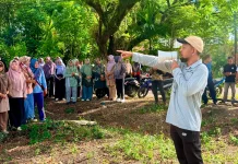 ASN Aceh Barat Bersihkan Pantai Ujung Karang, Ajak Warga Peduli Sampah