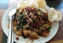Kuliner Lotek Tetap Eksis di tengah Tren Makanan Modern