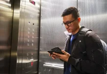 Mengapa Sinyal HP Hilang di dalam Lift?