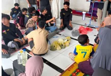 Mahasiswa UTU Meulaboh dan Masyarakat Desa Pasi Birah Merakit Filter Air Bersih