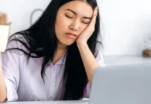 Cara Menghilangkan Ngantuk saat Bekerja agar Tetap Produktif