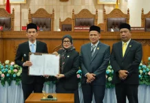 Bupati Tarmizi hadiri Rapat di Gedung DPRK Aceh Barat