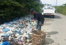 DLH Aceh Barat Bersihkan Sampah Liar di DAS Krueng Tujoh