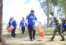 DPC Demokrat Nagan Raya Gelar Gerakan Langit Biru di Pantai Naga Permai