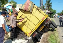 Polisi Tangani Kecelakaan Tunggal Mobil Pengangkut Batu Bara