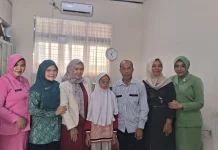 Pemeriksaan Mata Gratis Warnai Bakti Sosial TP-PKK Johan Pahlawan di SLBN Meulaboh