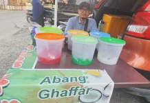 Melepas Dahaga Dengan Kesegaran Es Teler Pak Gafur