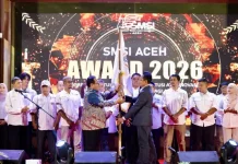 Wagub Aceh Terima Penghargaan sebagai Tokoh Penguat Ekonomi Syariah Aceh