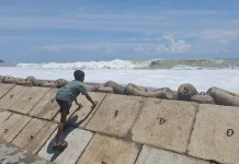 Gelombang Lewati Tanggul, Rumah Warga Pesisir Aceh Barat Terendam