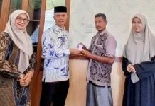 Pemkab Abdya Anugrahkan Bungong Jaroe Emas untuk Ahli Waris Teungku Peukan